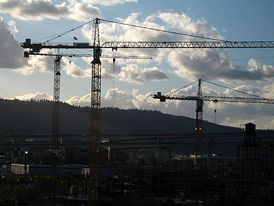 Cranes at Waterfront Pearl