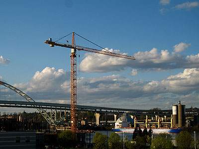 Fremont Bridge, Crane