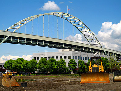 Fremont Bridge, Tractor, Portland, Oregon, April 2007