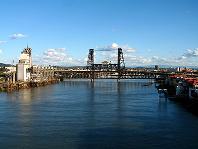 Steel Bridge, Willamette River